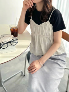 ギャザービスチェ付きTシャツ