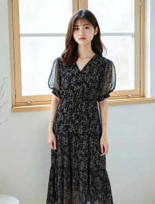 フラワーパフスリーブティアードワンピース