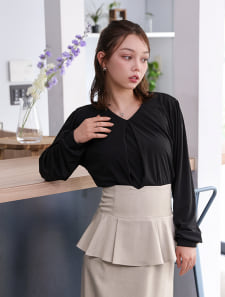 Vネックフロントタックブラウス見えカットソー