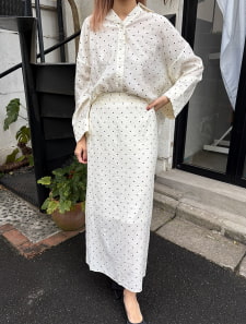 ドット柄バックスリットIラインスカート