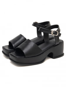 バルキーパテッドストラップ厚底サンダル