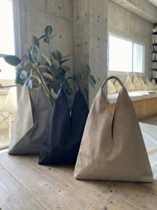 コンビ素材トライアングルトート