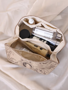 大きく開くデザインポーチ