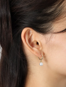 パールモチーフミニフープピアス