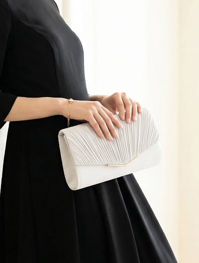 サテンプリーツミニＶメタルクラッチバッグ