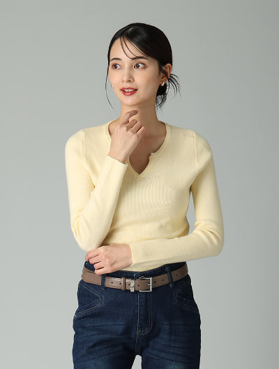 キーネックリブニット