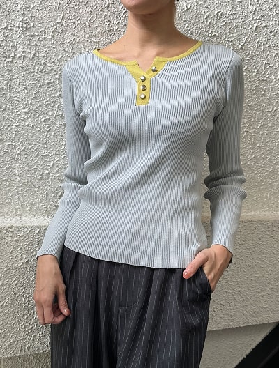 配色ヘンリーネックニット