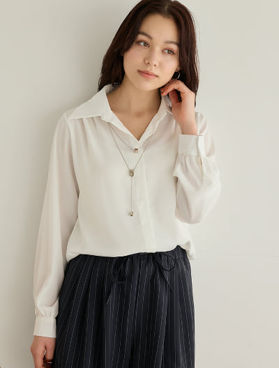 ネックレス付スキッパーブラウス