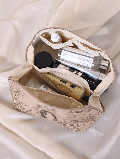 大きく開くデザインポーチ