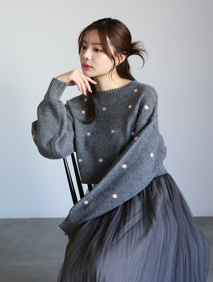 フラワー刺繍ニット