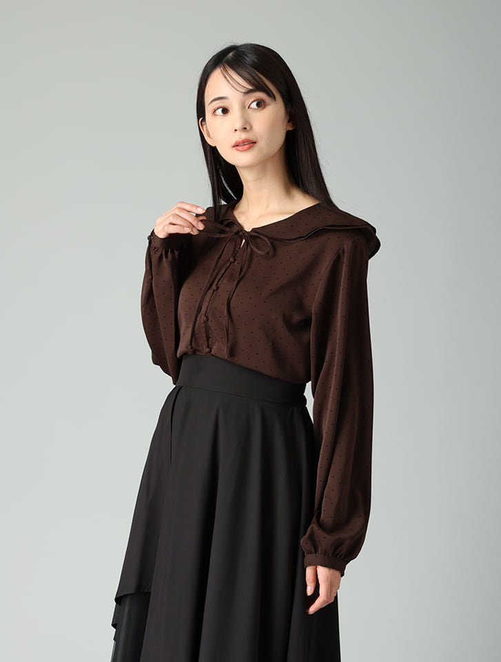 ドット柄フリルカラーブラウス