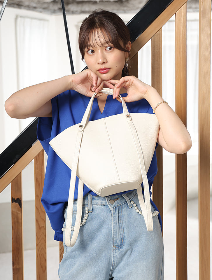 フレアフォルムポーチ付き2WAYハンドバッグ