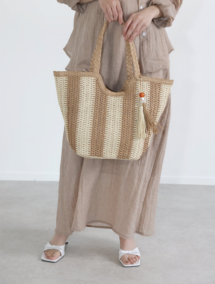 ストーンタッセル付きストライプカゴトート